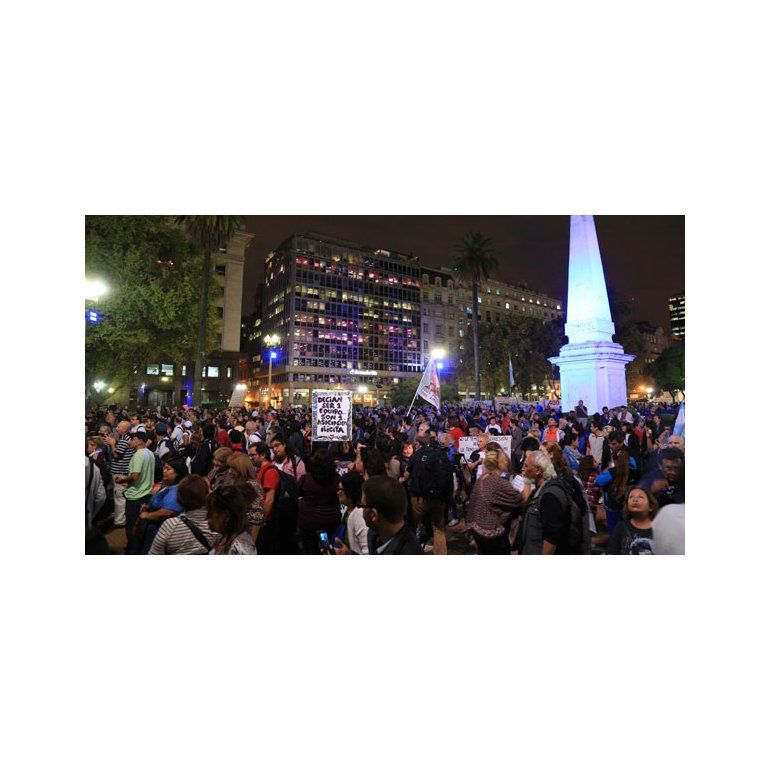 Cacerolazo en Plaza de Mayo contra Macri. Foto: NA