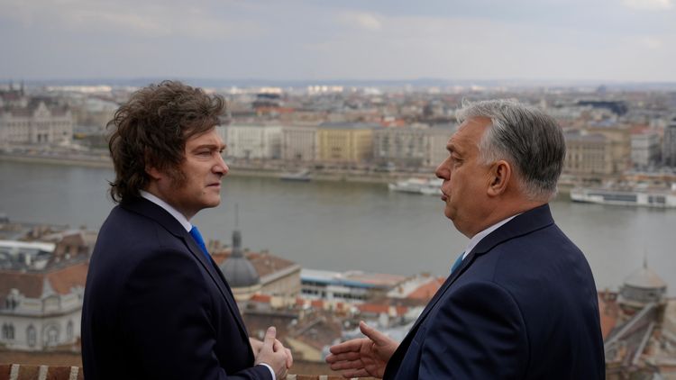 El presidente Javier Milei junto a Orbán en Budapest.