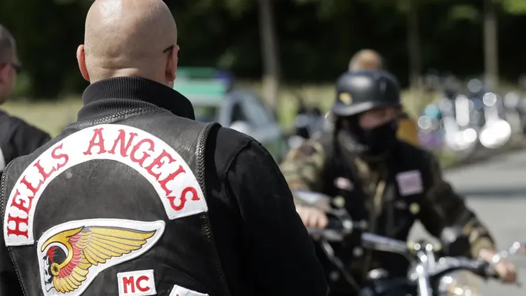 Una violenta pelea entre integrantes del grupo delictivo conocido como los “Hell Angels” dejó al menos dos personas heridas este sábado al mediodía en la ciudad de La Plata.