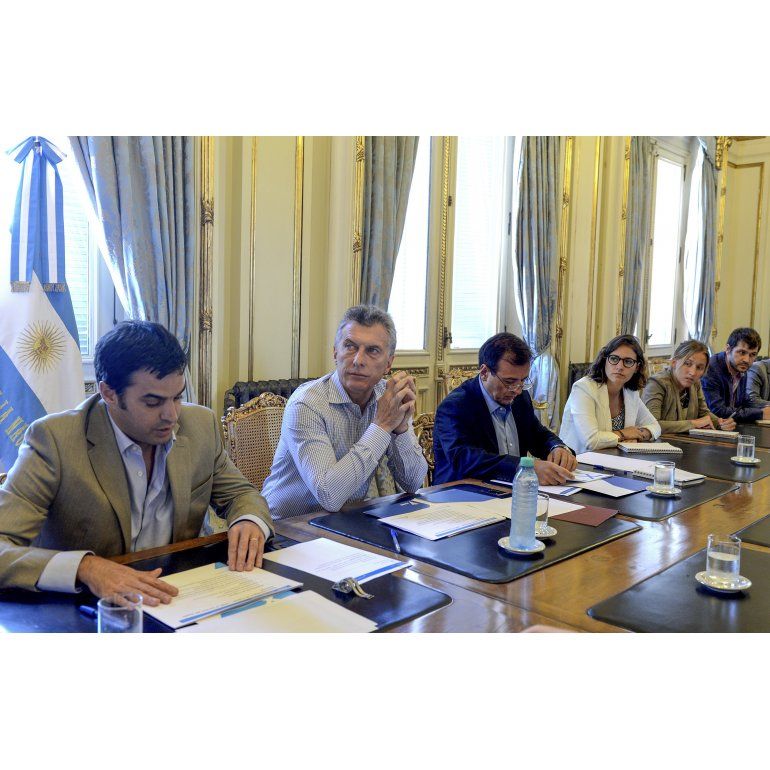 Macri firmó el decreto para eximir de Ganancias el aguinaldo