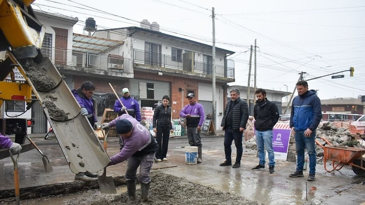 Avanzan los trabajos de bacheo en la avenida 12 de Octubre de Quilmes