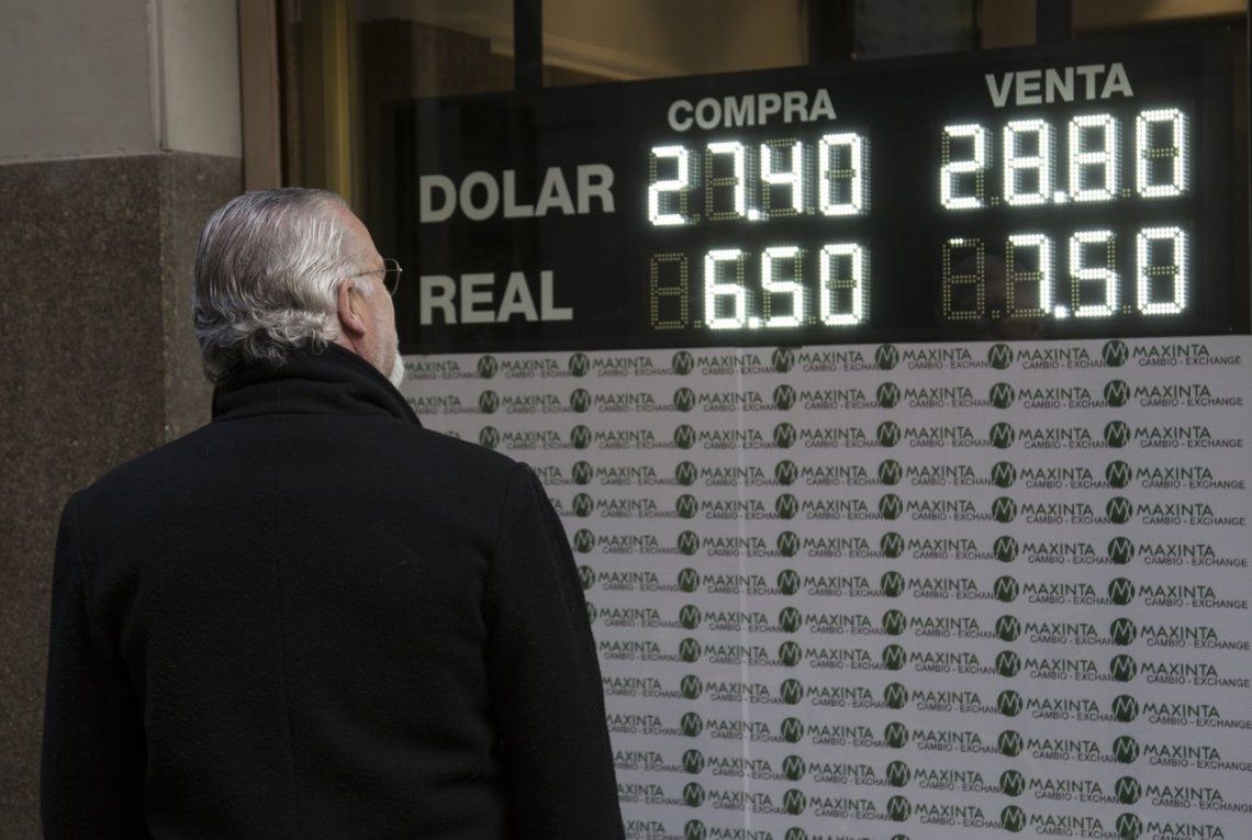 Después de los cambios en el Gabinete, el dólar cerró en baja
