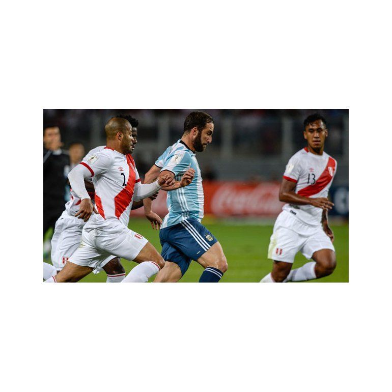 Higuaín - Perú vs. Argentina - Foto: AFP