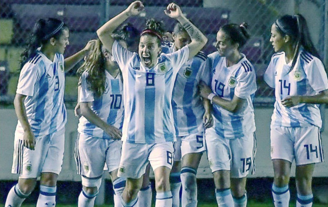 La Selección femenina en el partido que logró la clasificación al Mundial del próximo mes.