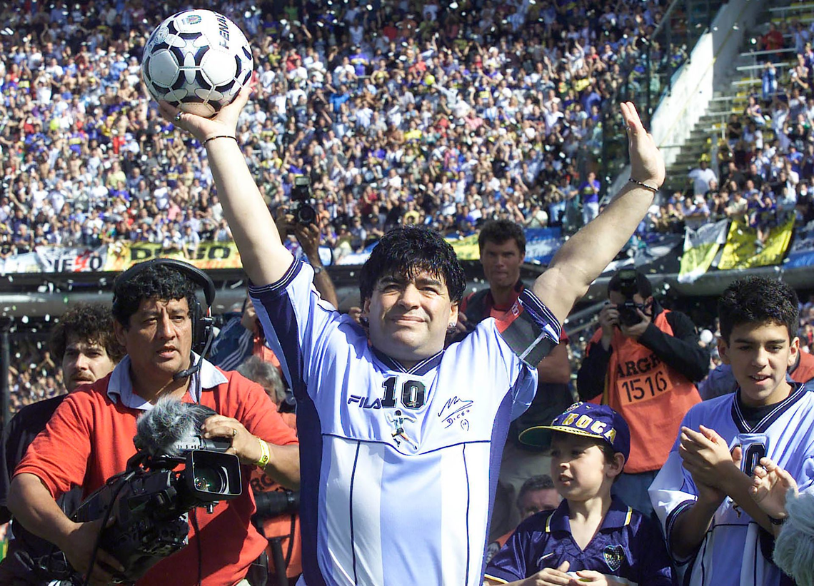 A 20 años de La pelota no se mancha: el partido despedida de Maradona