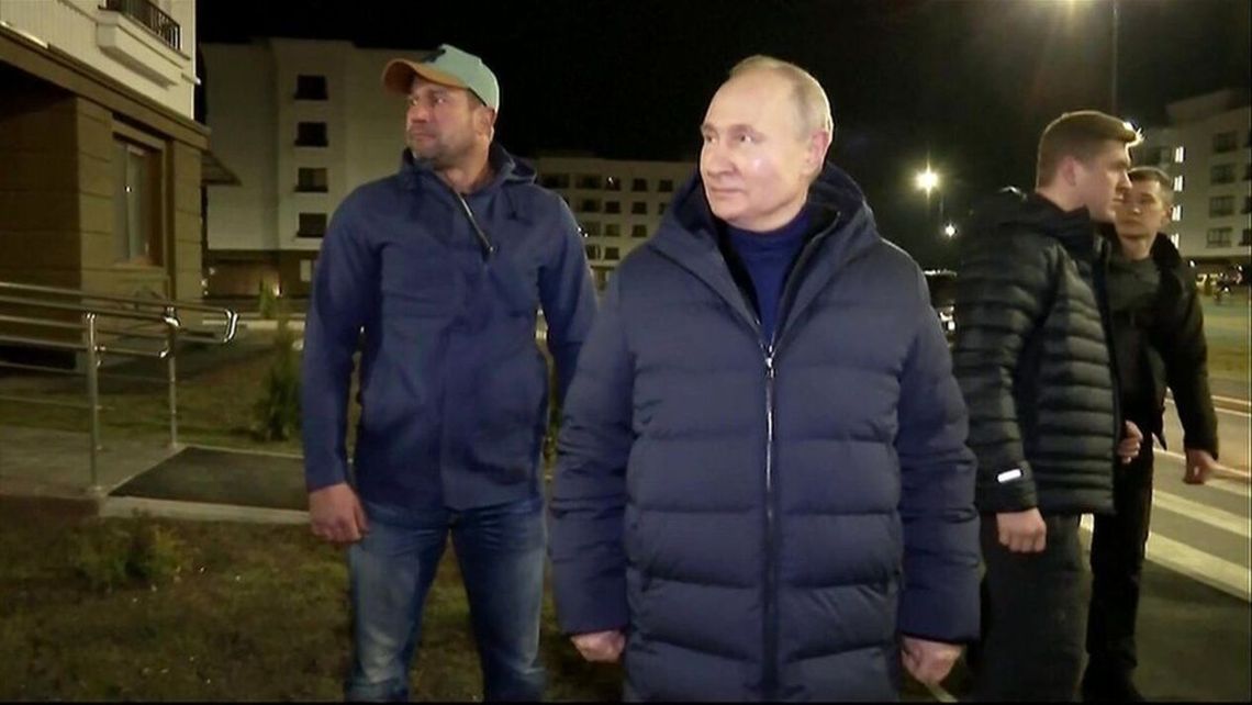 Vladimir Putin en la ciudad de Mariúpol