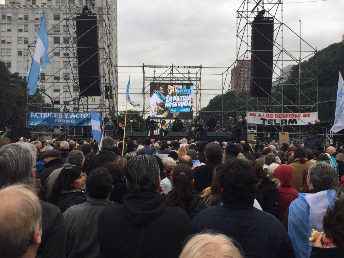 La oposición marchó al Obelisco contra las políticas del Gobierno