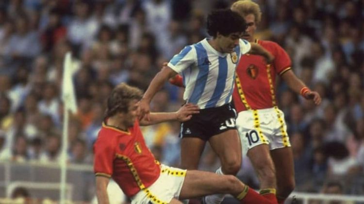 Diego Maradona debutó en un Mundial por primera vez en 1982.