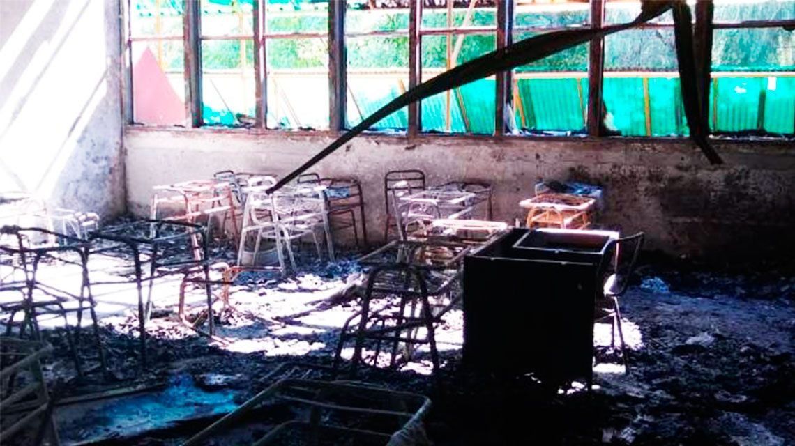 General Roca: un grupo de adolescentes prendieron fuego una escuela