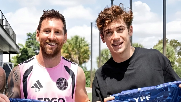 La felicidad de ambos por el encuentro. Foto: YPF.