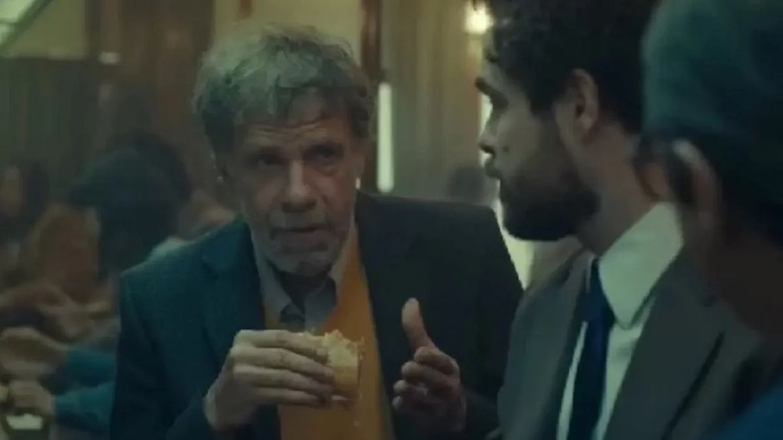 Claudio Da Passano como Carlos Somigliana en la película Argentina