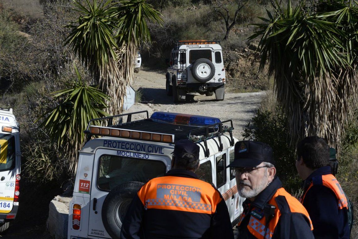 España: intentan rescatar a un niño de dos años que cayó en un pozo