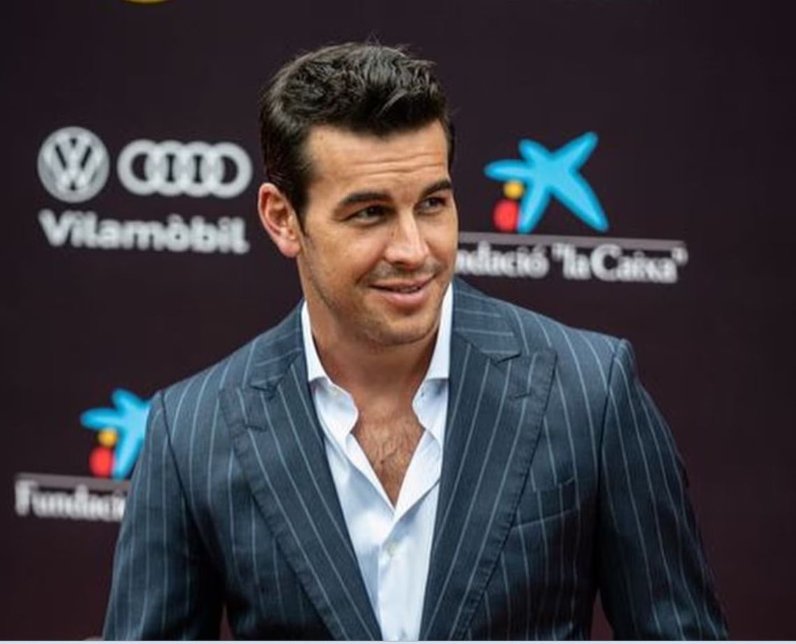 Mario Casas es un conocido actor y galán español que supo ser relacionado a la China Suárez. 