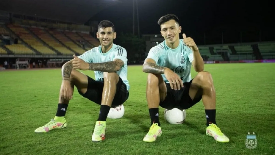 Cristian Romero y Lisandro Martínez todavía no pudieron viajar con la Selección Argentina.