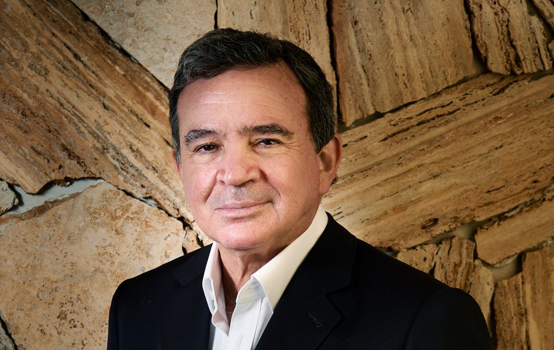 El empresario Javier Madanes Quintanilla, también presidente de Aluar, enfrenta el final de una de las marcas históricas del sector neumático argentino.