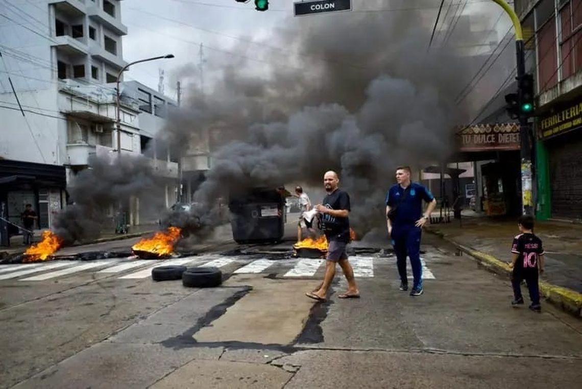 Se multiplican las protestas por cortes de luz en Quilmes y Varela