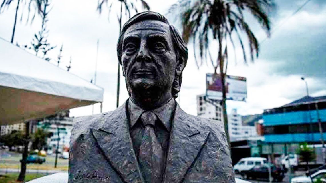 Ecuador quitó el busto de Néstor Kirchner de una plaza
