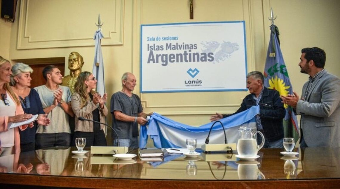 Bautizaron como Islas Malvinas al recinto de sesiones del Concejo Deliberante de Lanús
