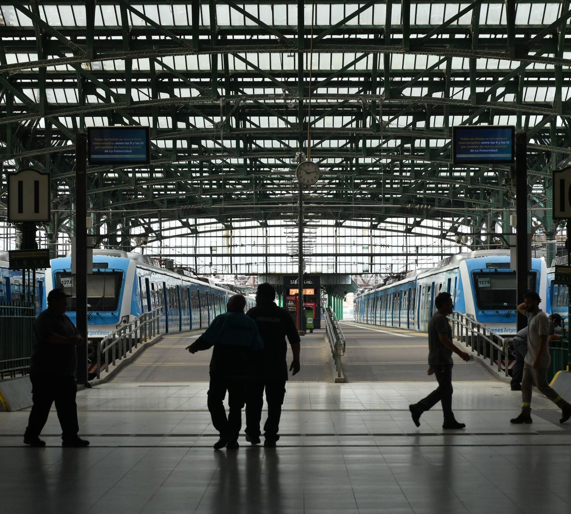 Durante la medida de fuerza de la CGT no habrá servicios de trenes, ni de colectivos.