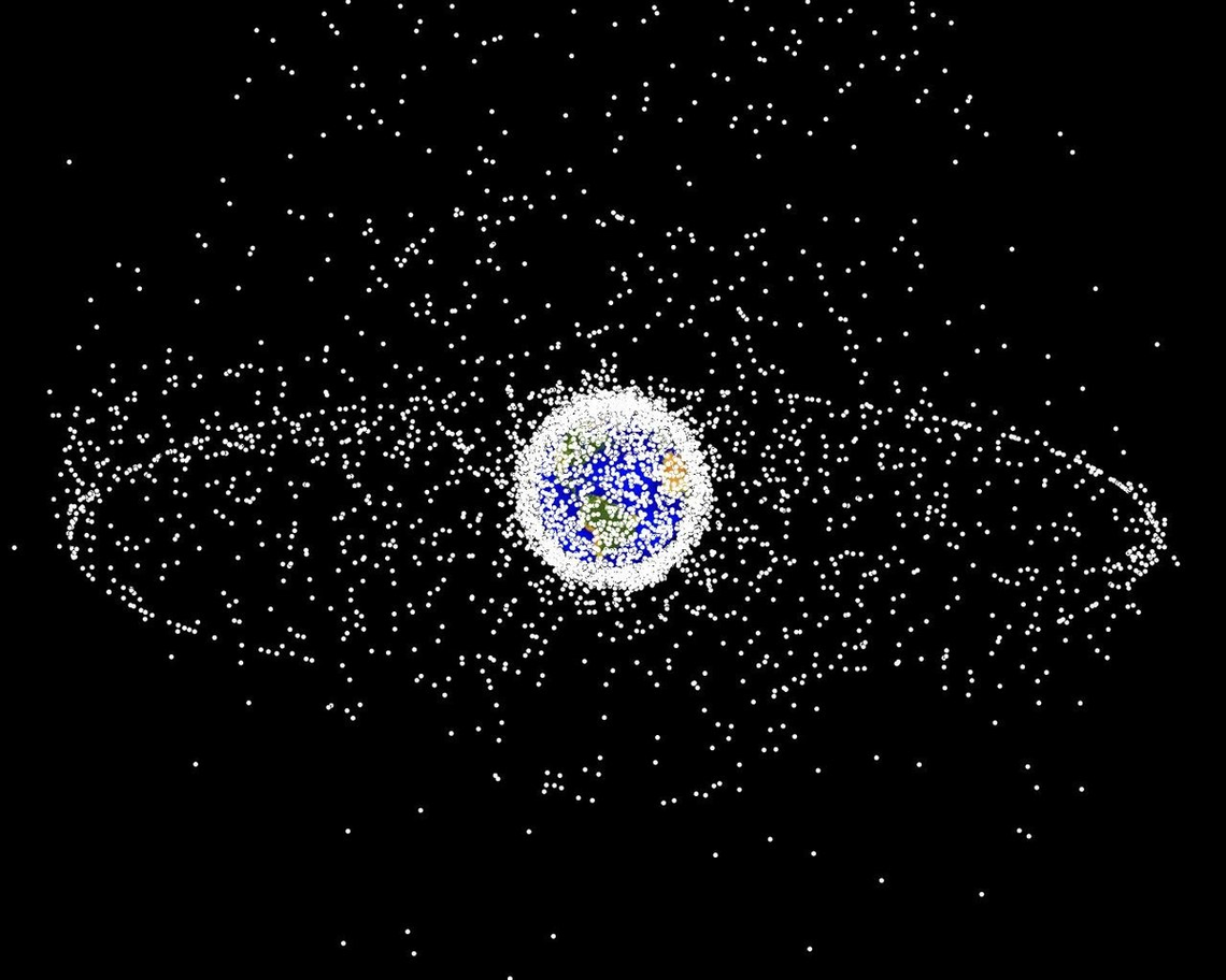 La NASA actualmente rastrea basura que orbita alrededor del planeta Tierra