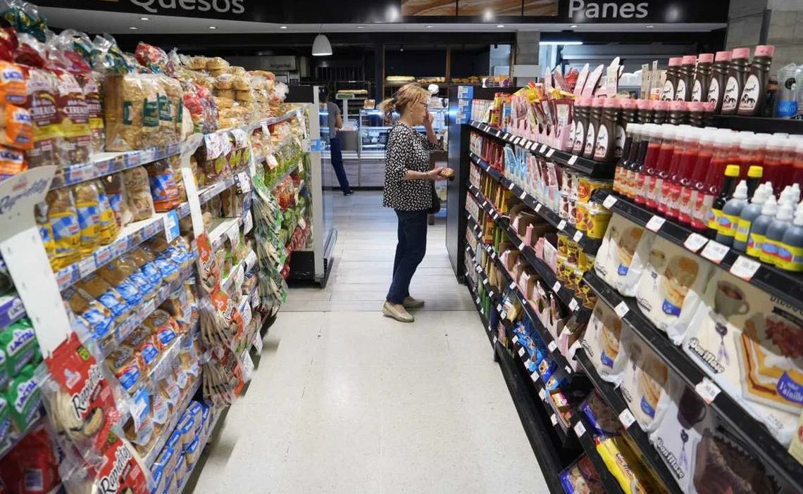En diciembre, las familias necesitaron más de $900.000 para llenar el changuito del supermercado.