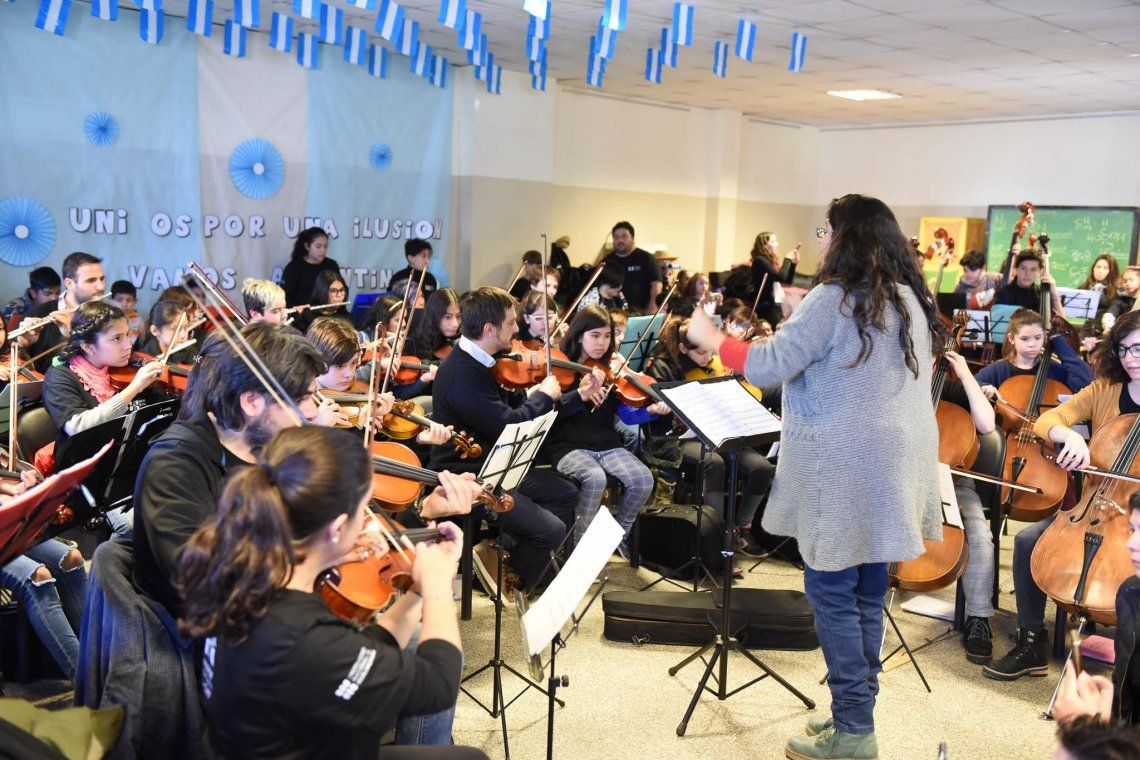 Orquestas de Hurlingham e Ituzaingó brindaron un concierto didáctico