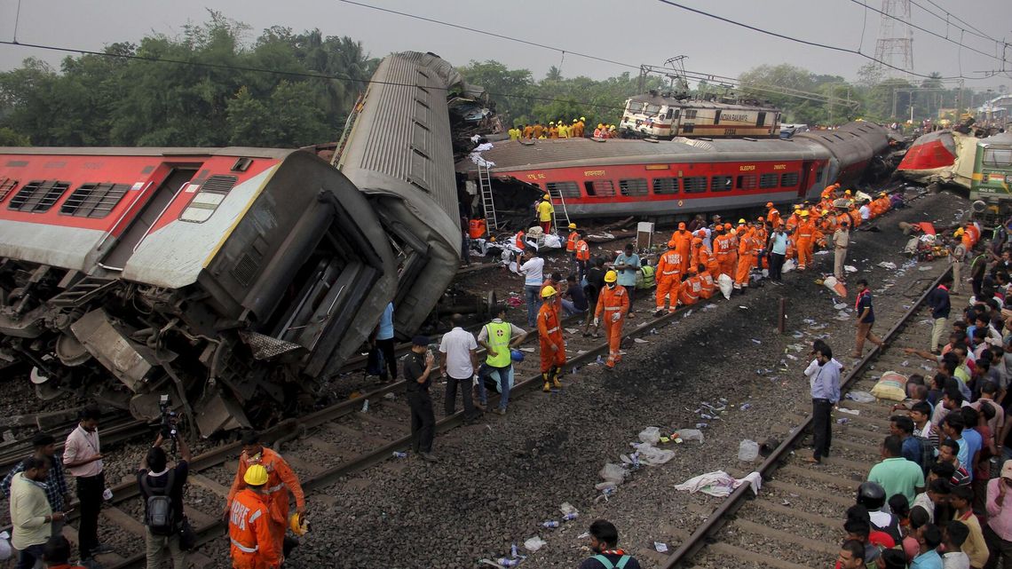 Se trata del peor accidente ferroviario que sufre la India en más de dos décadas.