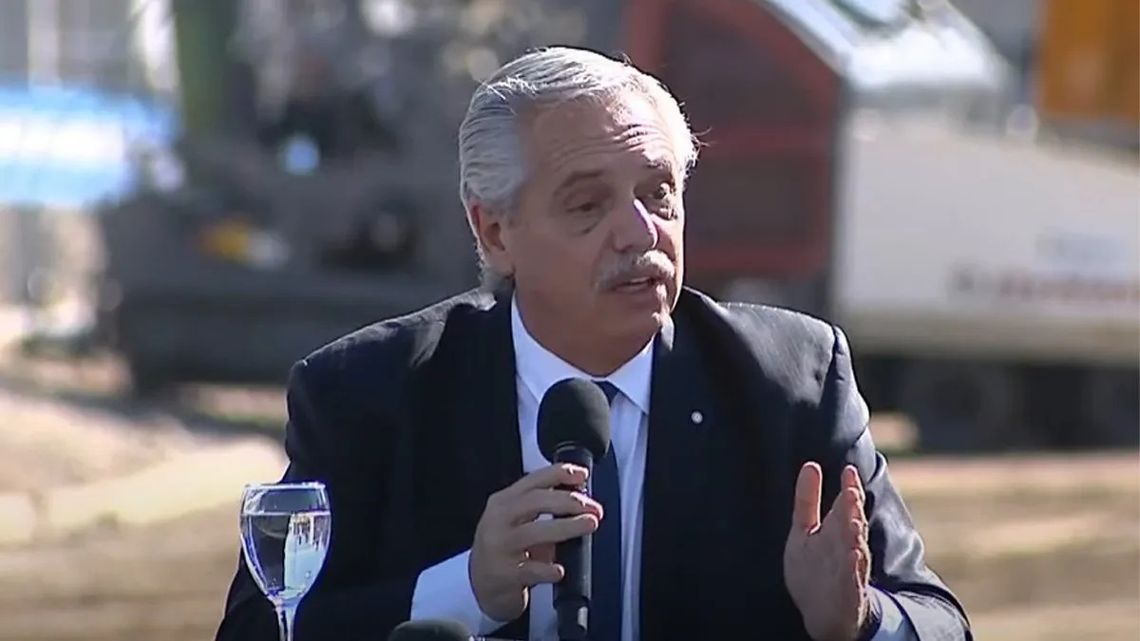 El presidente Alberto Fernández y un gesto para el candidato de Unión por la Patria.