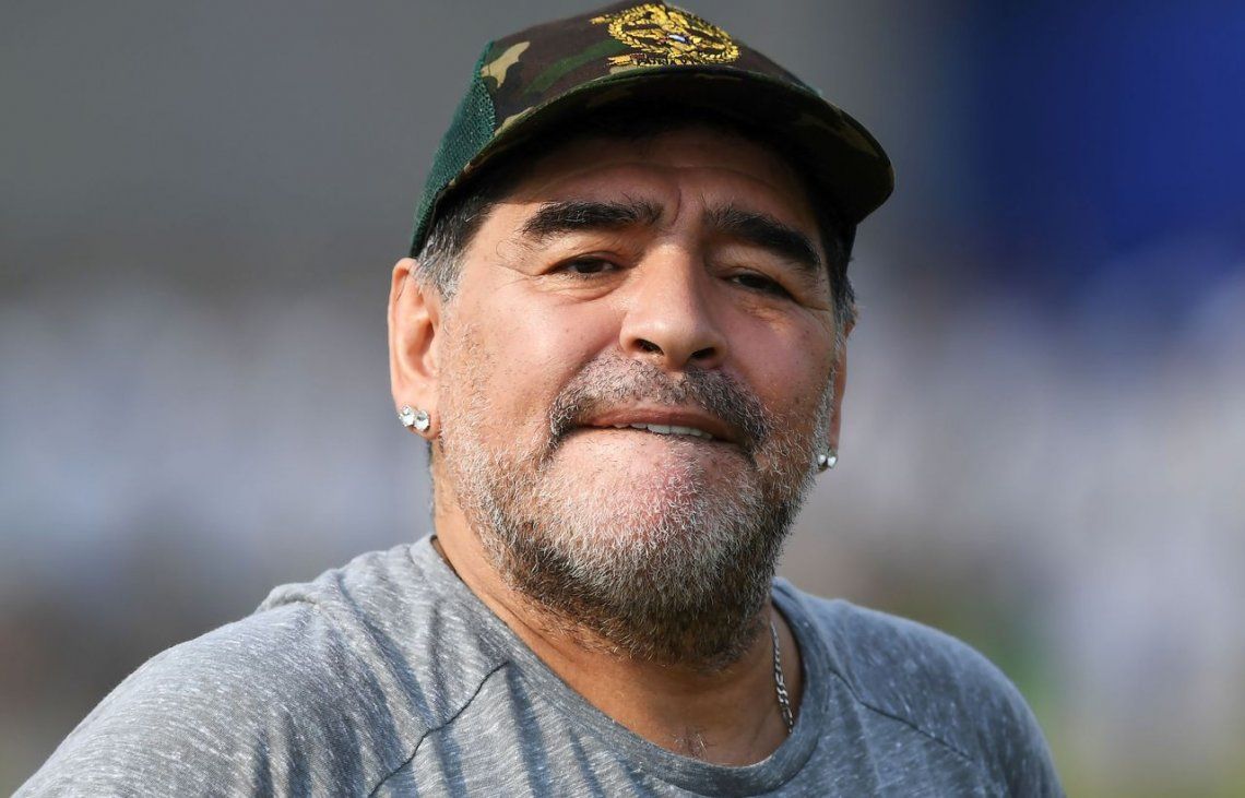 VIDEO | ¿Lo ninguneó? Patrick Kluivert dejó pagando a Maradona en un evento