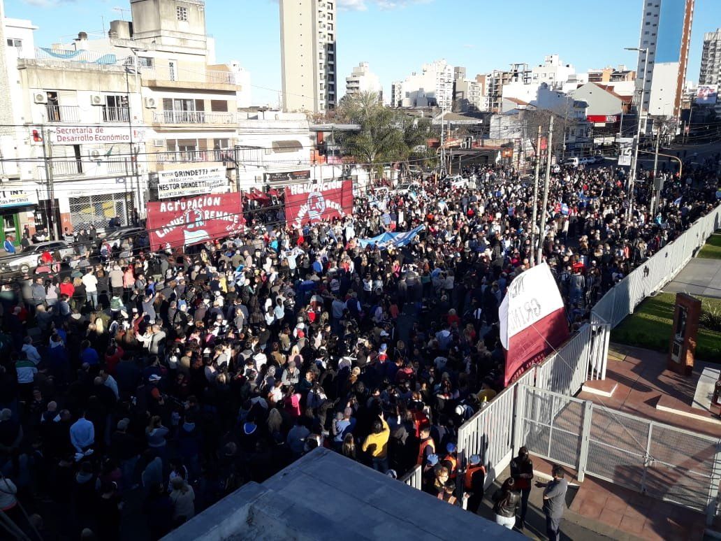Lanús: multitudinaria marcha en apoyo a la reelección de Grindetti