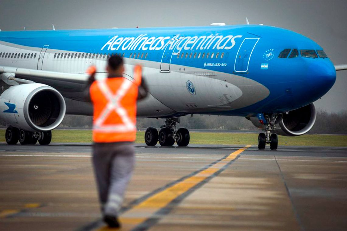 Aerolíneas Argentinas acordó con los gremios y no habrá paro el fin de semana largo.