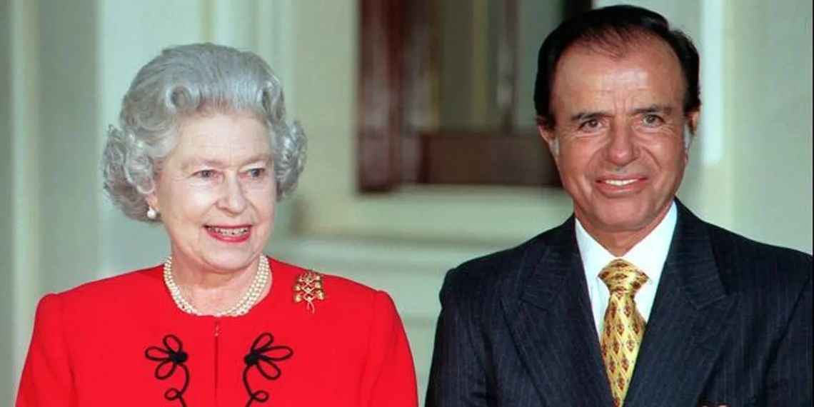 Isabel II y Carlos Menem. 