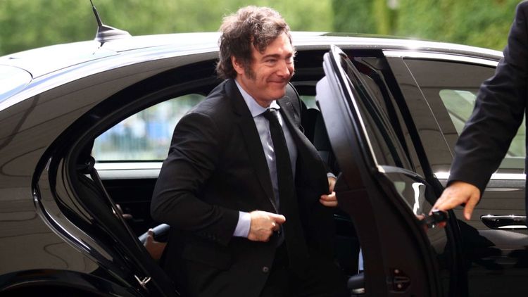 Javier Milei espera los resultados de las elecciones legislativas para abrirle la puerta a su nuevo gabinete.