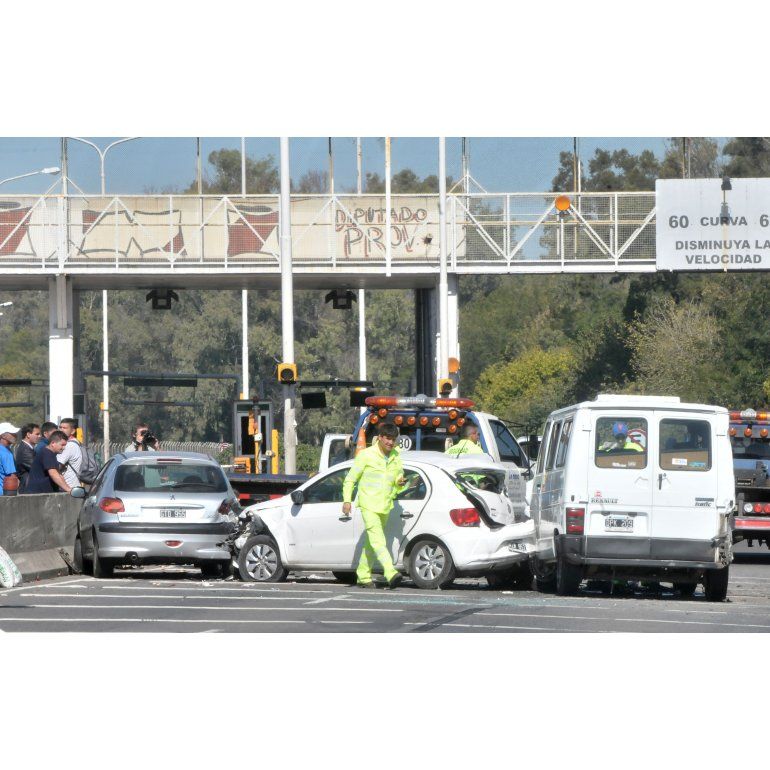 Choque múltiple en autopista del Oeste: un muerto y 4 heridos