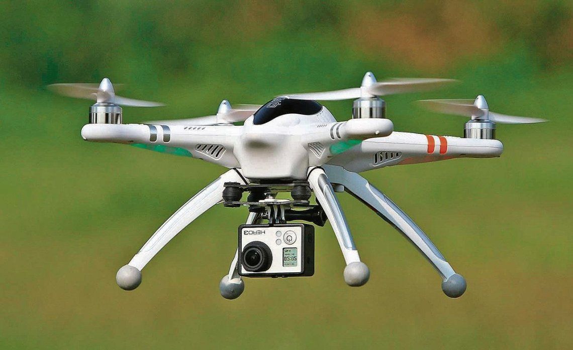 dUn vecino afirmó haber visto dos drones sobrevolando su vivienda de Varela.