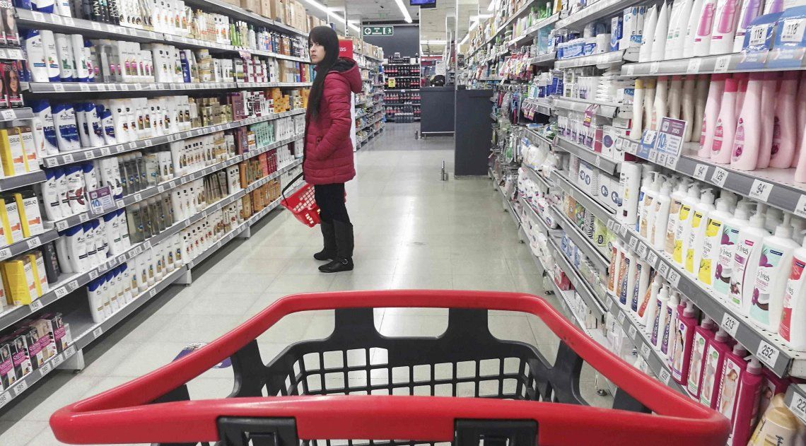 Las ventas en supermercados siguen en caída libre.