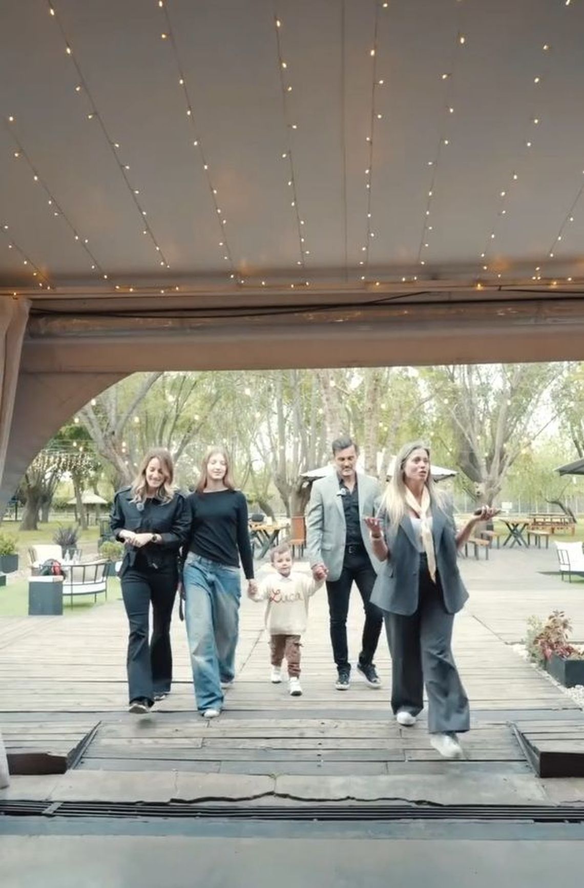 Mica habría mostrado un adelanto de la fiesta de quince que con Fabián, le estaban organizando a Allegra, la hija de él. 