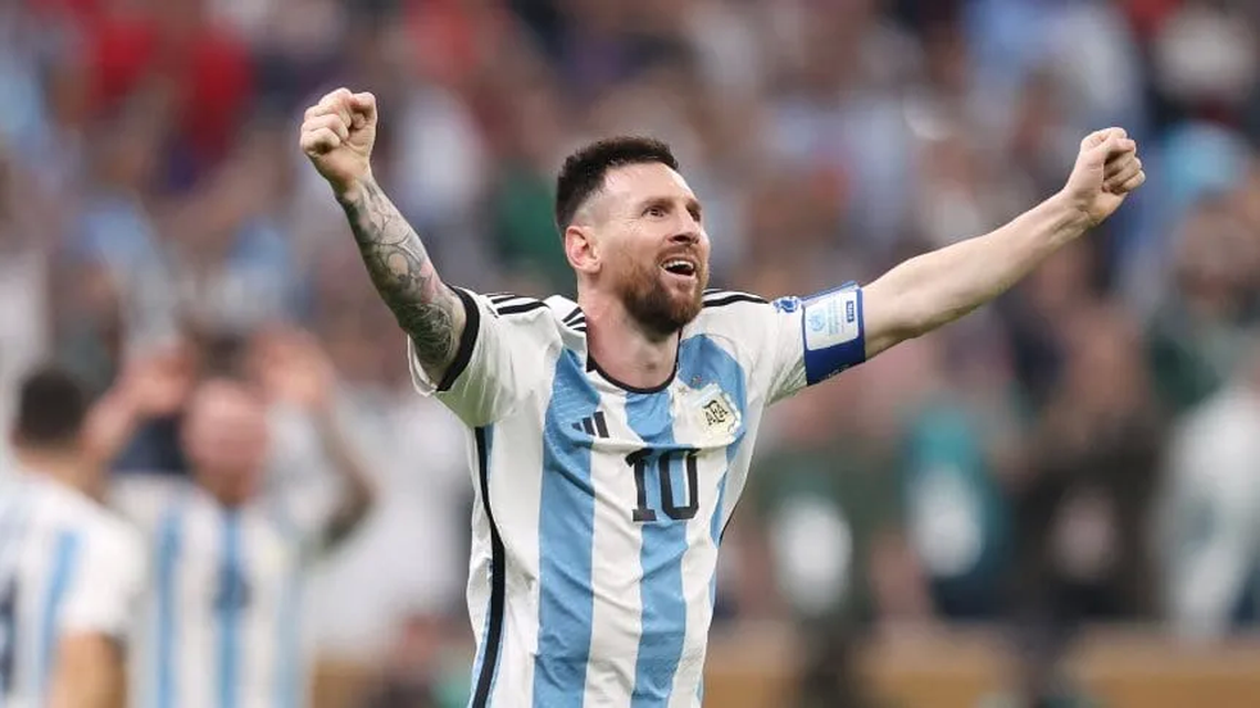 Lionel Messi llegó a 800 goles en su carrera con un magnífico tiro libre.