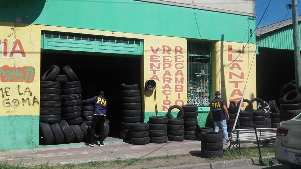 Bernal: secuestraron 7500 neumáticos y 800 llantas a robarruedas