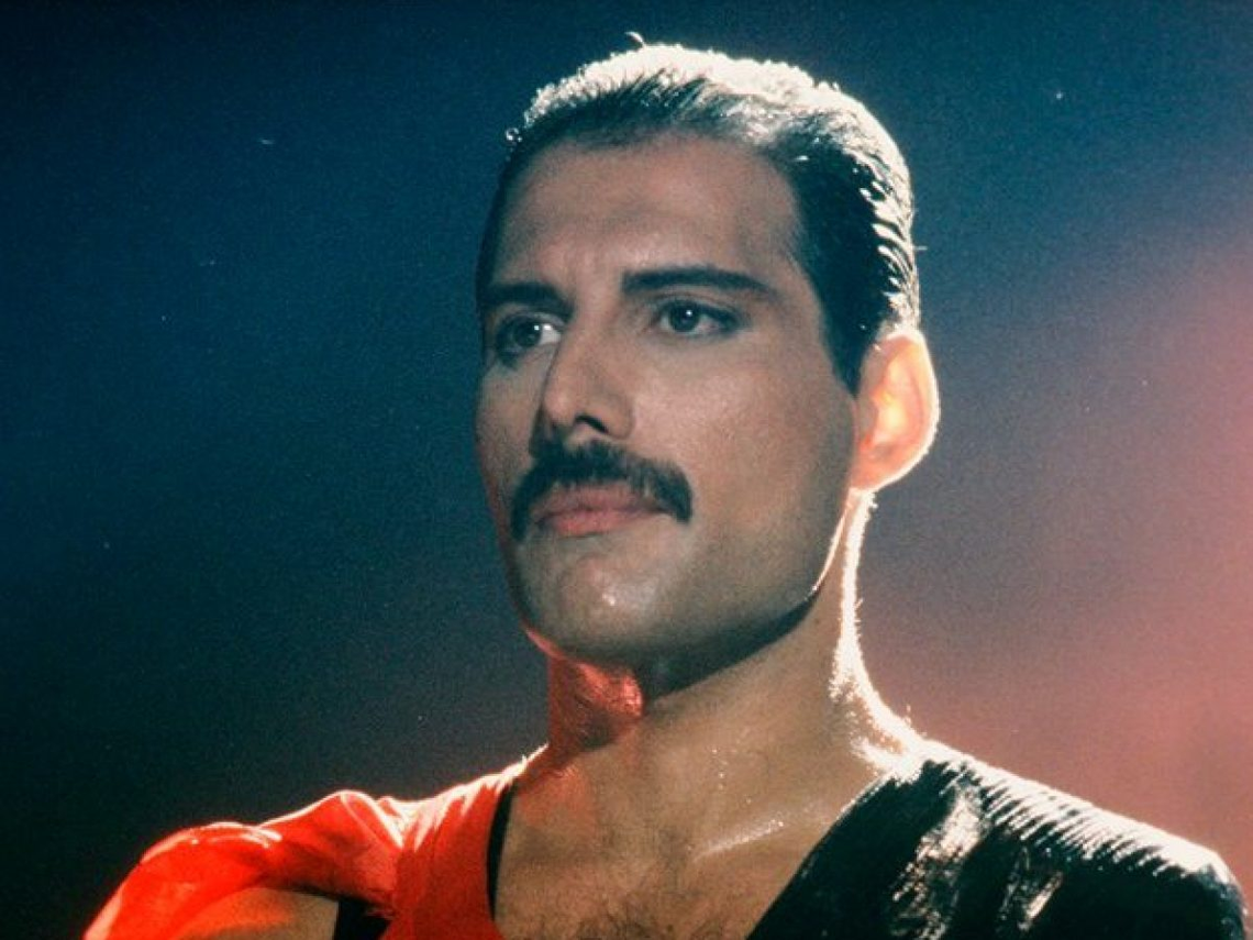 A 30 años de la muerte de Freddie Mercury, el artista que corrió todos los límites