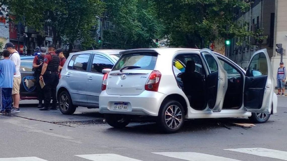 Un conductor alcoholizado pasó en rojo y protagonizó un choque en Palermo.