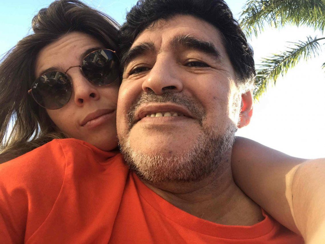 Dalma Maradona viaja a Dubai para invitar a su padre al casamiento