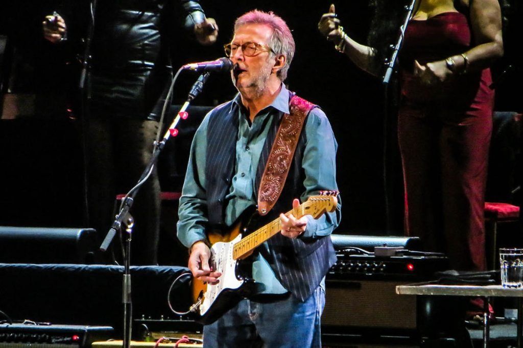 Eric Clapton tiene 76 años y se vacunó contra el Covid-19 con las dos dosis de la AstraZeneca.