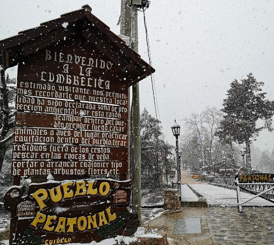 Córdoba: la nieve cubrió el pueblo de La Cumbrecita
