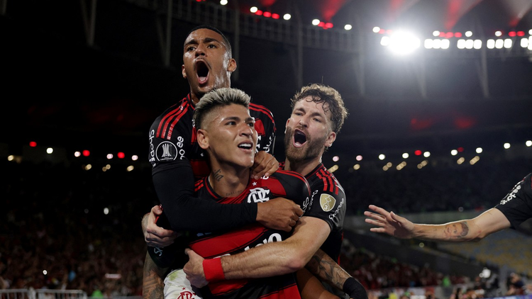 Carrascal marcó el gol del triunfo con ayuda de un desvío en Marcos Rojo.