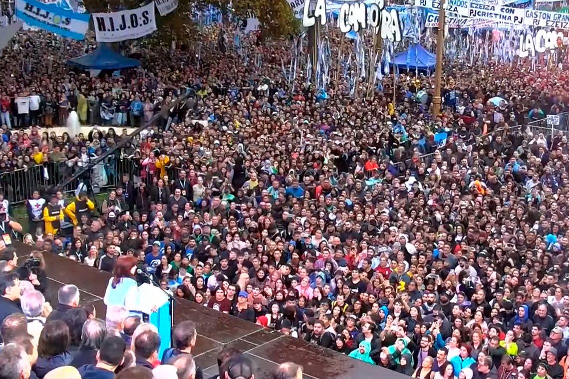 Cristina Kirchner habla desde la Plaza de Mayo: seguila en vivo
