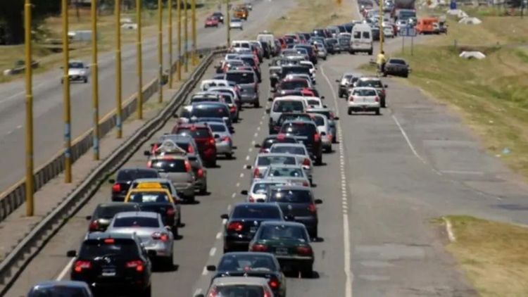 Pasadas las 8, las demoras generaron una cola de autos que se extendió alrededor de 18 kilómetros.