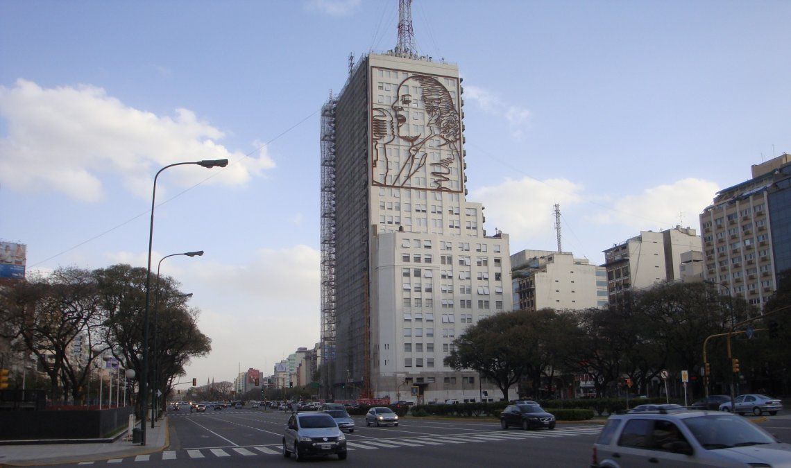 El Ministerio de Salud se encuentra en la Avenida 9 de Julio y Moreno.