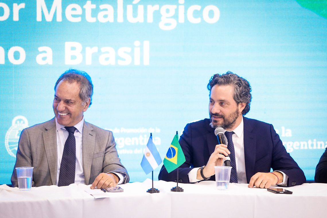 Daniel Scioli y Santiago Cafiero compartieron un evento en Brasil.