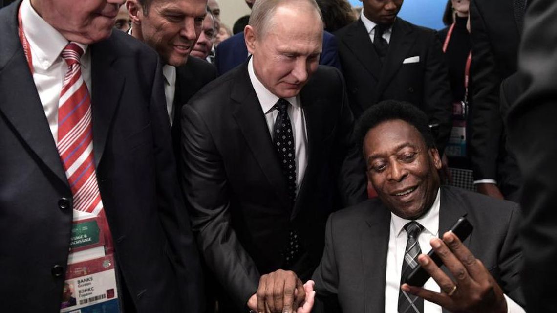 Pelé y Vladimir Putin en Rusia cuando se sortearon los grupos para el mundial de Rusia 2018.